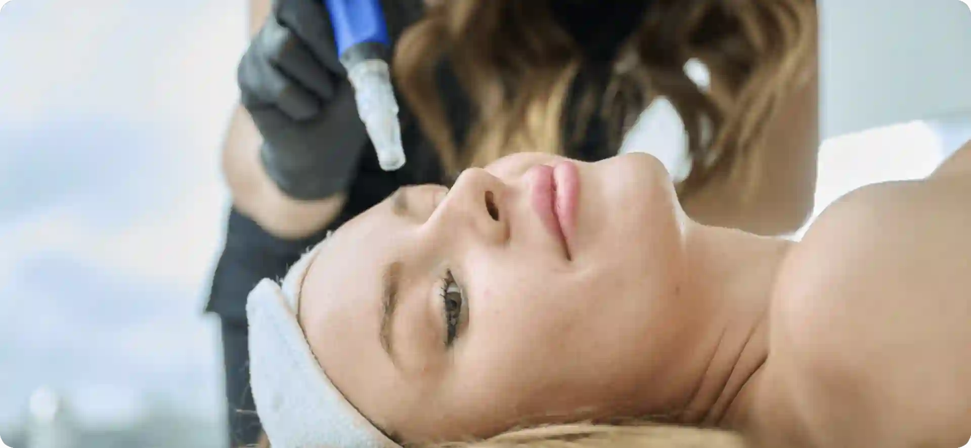 How Do Microneedles Trigger New Collagen and Elastin in Loose Skin Warrington?